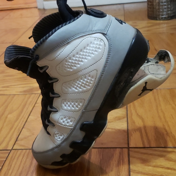 Nike Air Jordan | Retro 9 - Picture 3 of 16